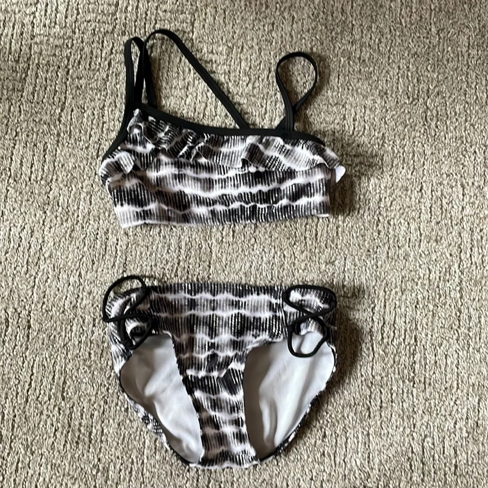 Gently used black and white child two piece bathing suit - Picture 1 of 2